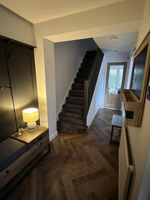 Cottage/Boutique Style - Free Parking & Wi-Fi Кингстън ъпон Хъл Екстериор снимка